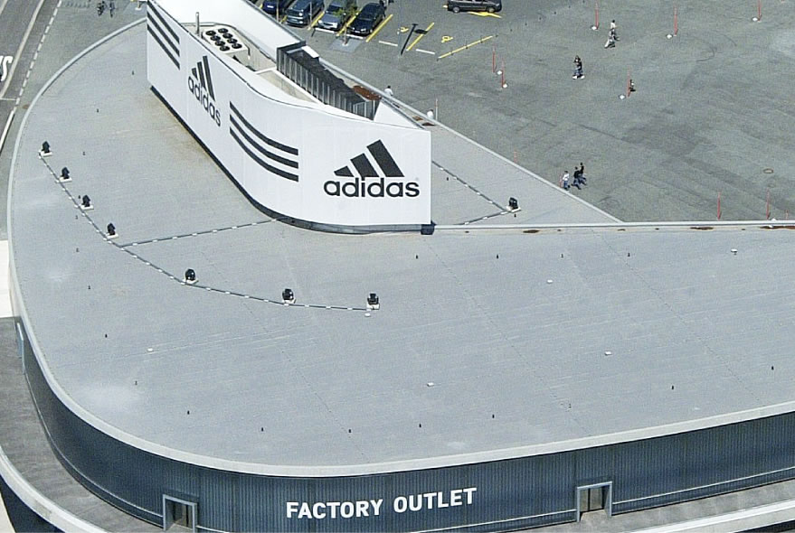 ADIDAS FACTORY OUTLET (ドイツでの施工例）