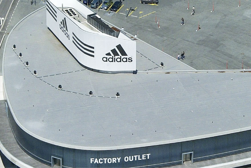 ADIDAS FACTORY OUTLET (ドイツでの施工例)